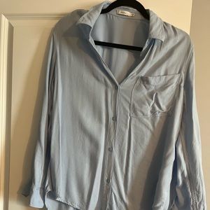 Medium casual dress shirt.